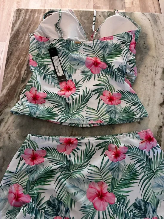 $98 NWT Nicole miller Tropical Pink Hibiscus Two-Piece Tankini Set, medium - Picture 1 of 8